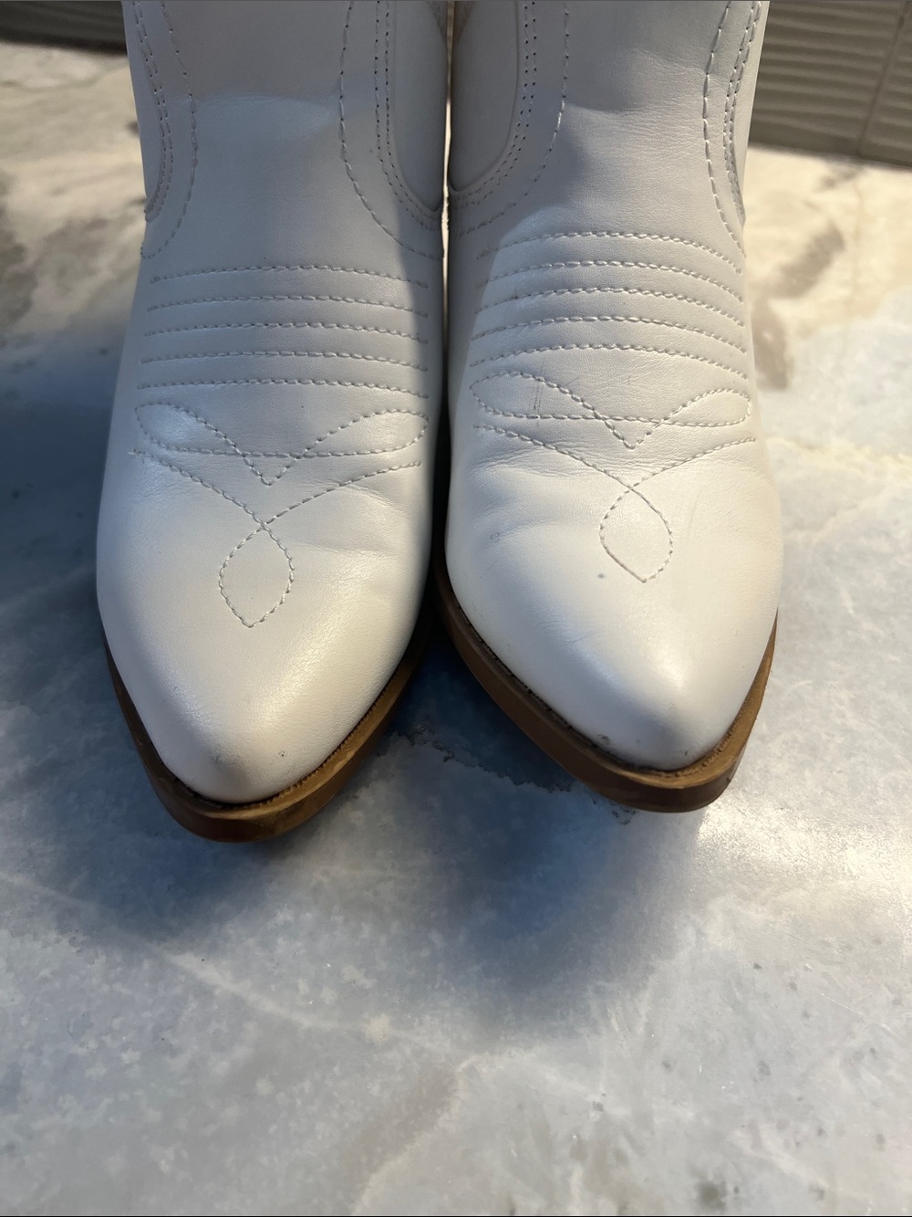 White embroidered low heel cowboy boots - Picture 4 of 6